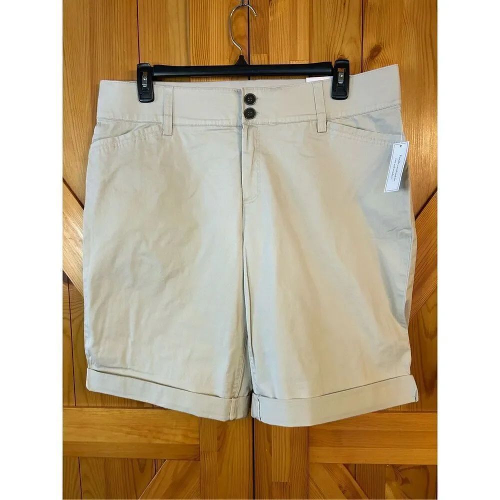 CJ Banks Womens Beige Bermuda Solid Shorts Size 18W classic fit nwt (0778)